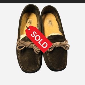 SOLD.Uggs Australia Slippers W  Size 7 Black  Loafers Leather  Sheepskin 1003739